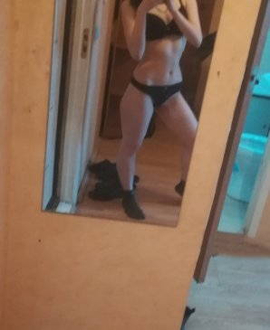 Nika, 27