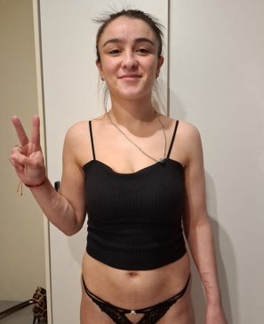 Азиза, 18